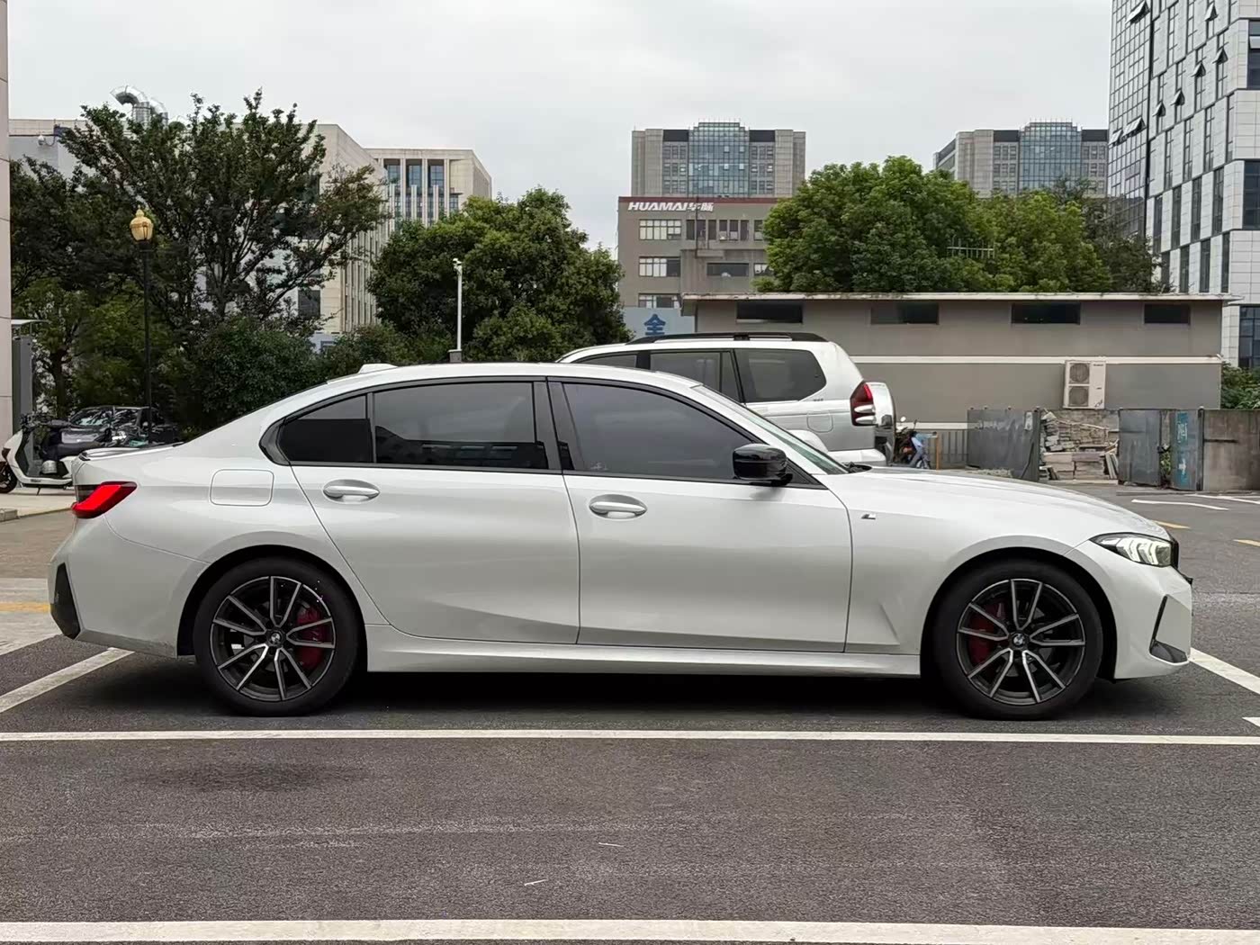 BMW 3 Series 2.0 л 2023 г. Белый, пробег 35000 км