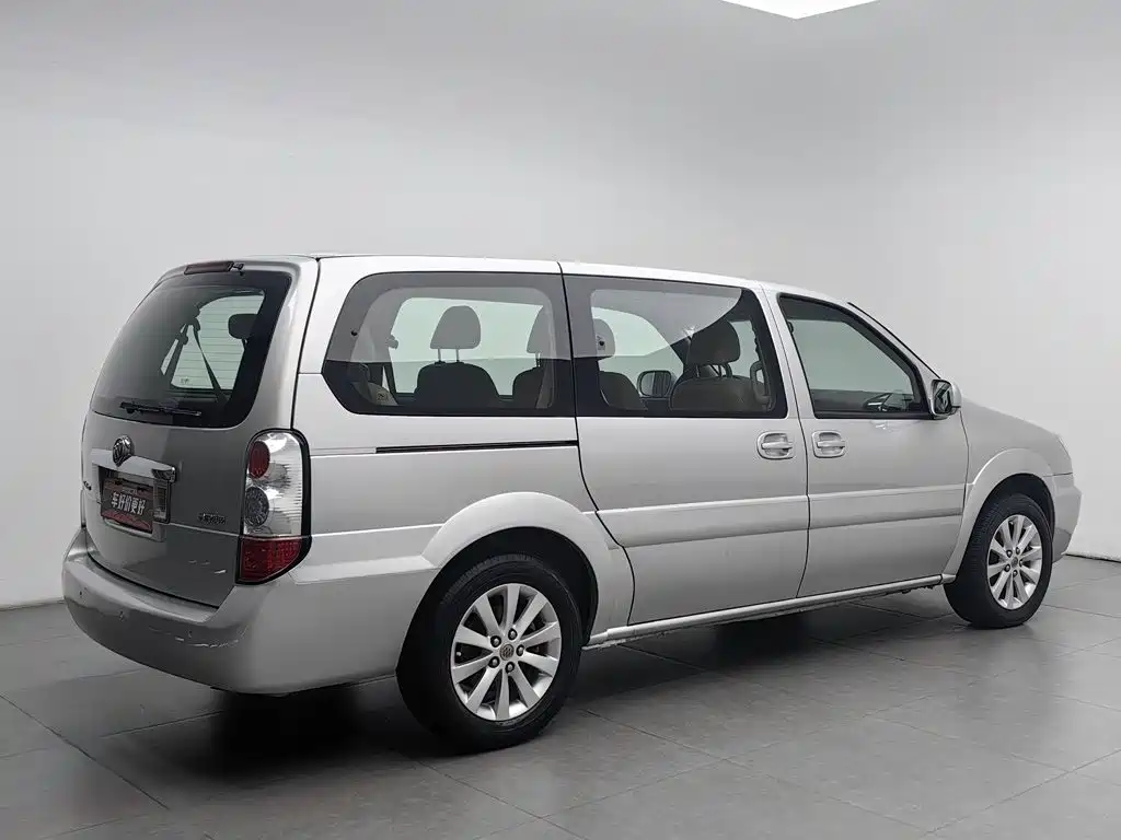 Buick GL8 — миниатюра 2