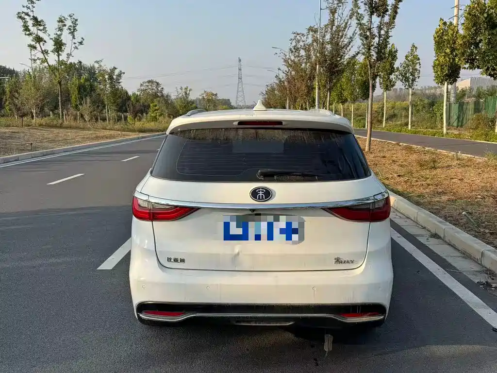 BYD MAX — миниатюра 8