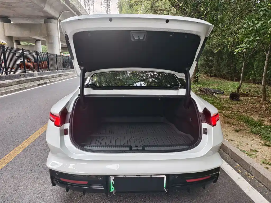 Lynk & Co 10 2025 240 Ultra Sport H7