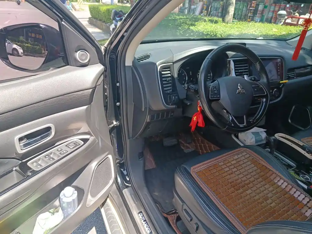 Mitsubishi Outlander — миниатюра 17