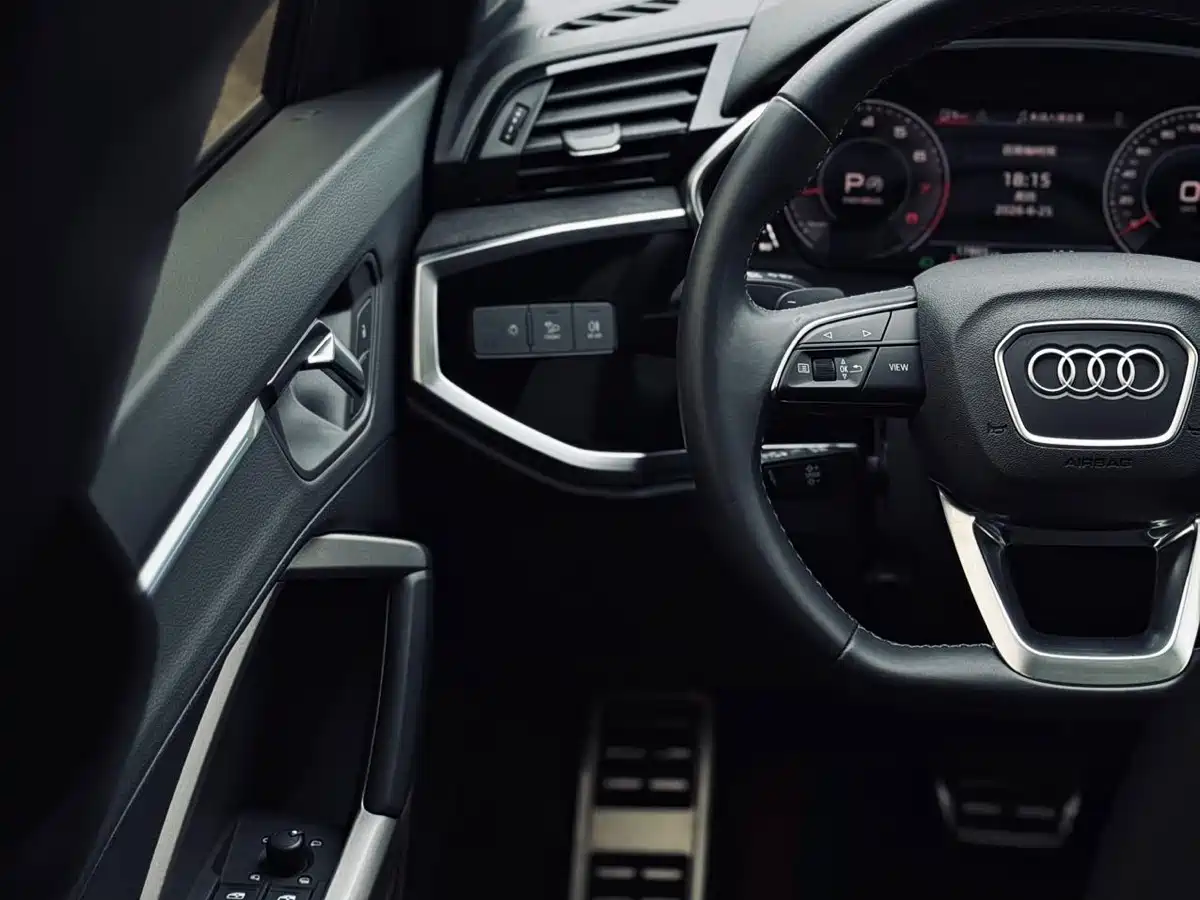 Audi Q3 2022 Черный из Китая, фото 5