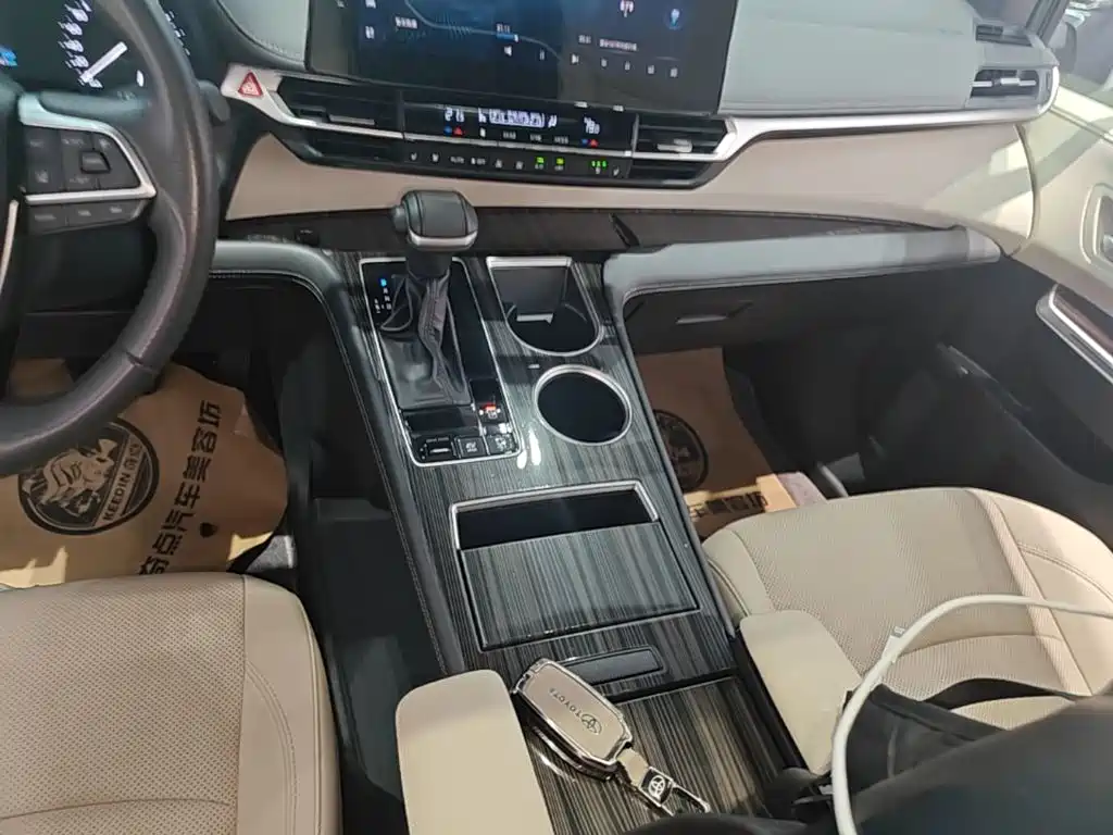 Toyota Sienna — миниатюра 14