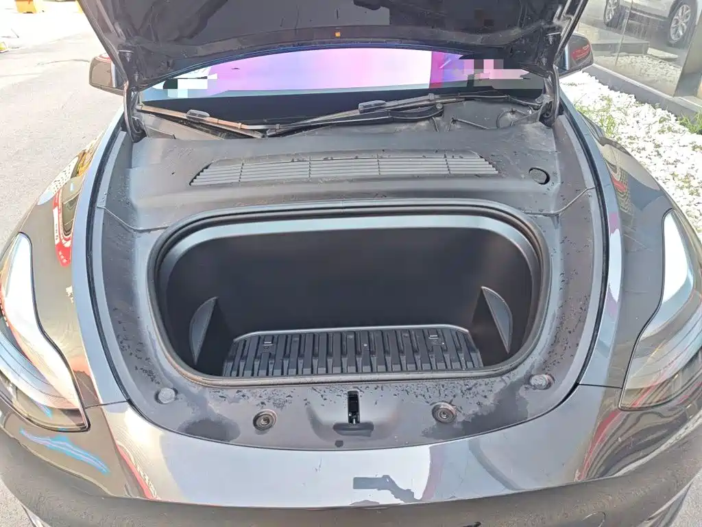 Tesla Model Y — миниатюра 21