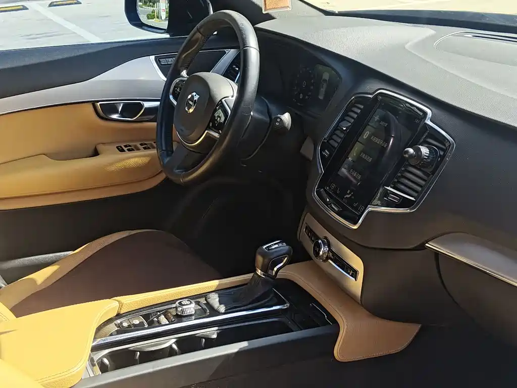 Volvo XC90 — миниатюра 7