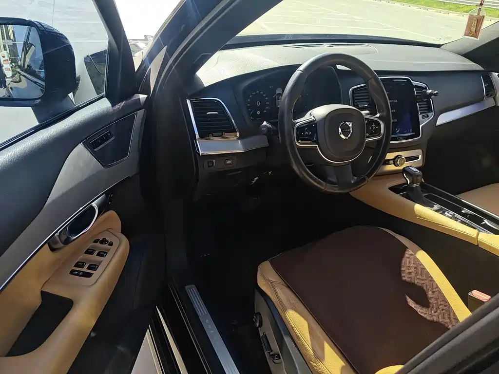 Volvo XC90 — миниатюра 10