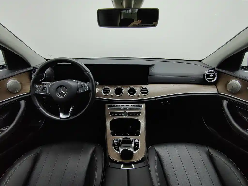 Mercedes-Benz E-Class — миниатюра 5