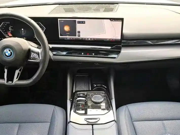 BMW i5 — миниатюра 8