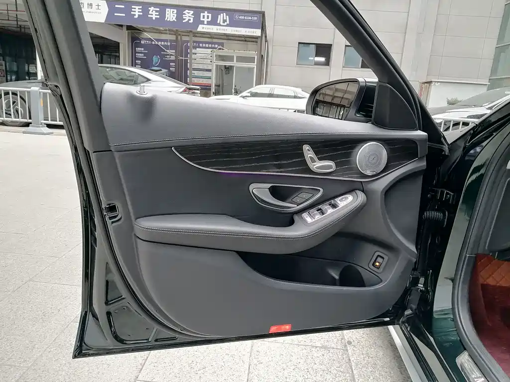 Mercedes-Benz C-Class — миниатюра 12
