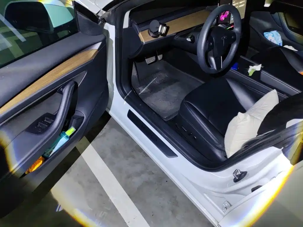 Tesla Model 3 — миниатюра 14