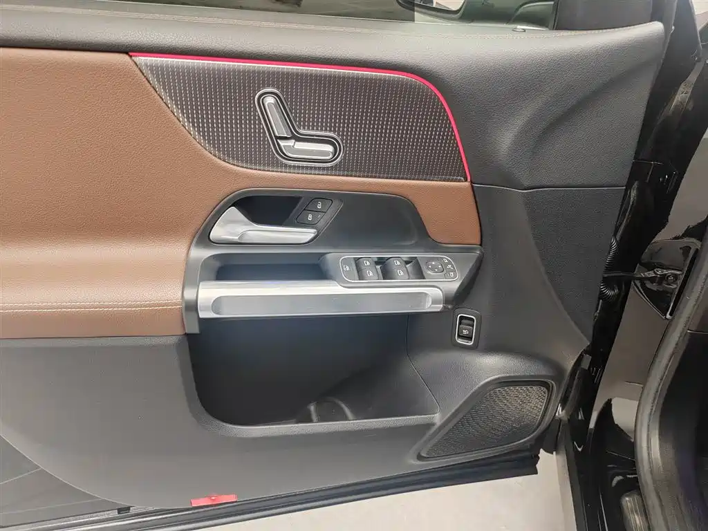Mercedes-Benz GLB — миниатюра 8
