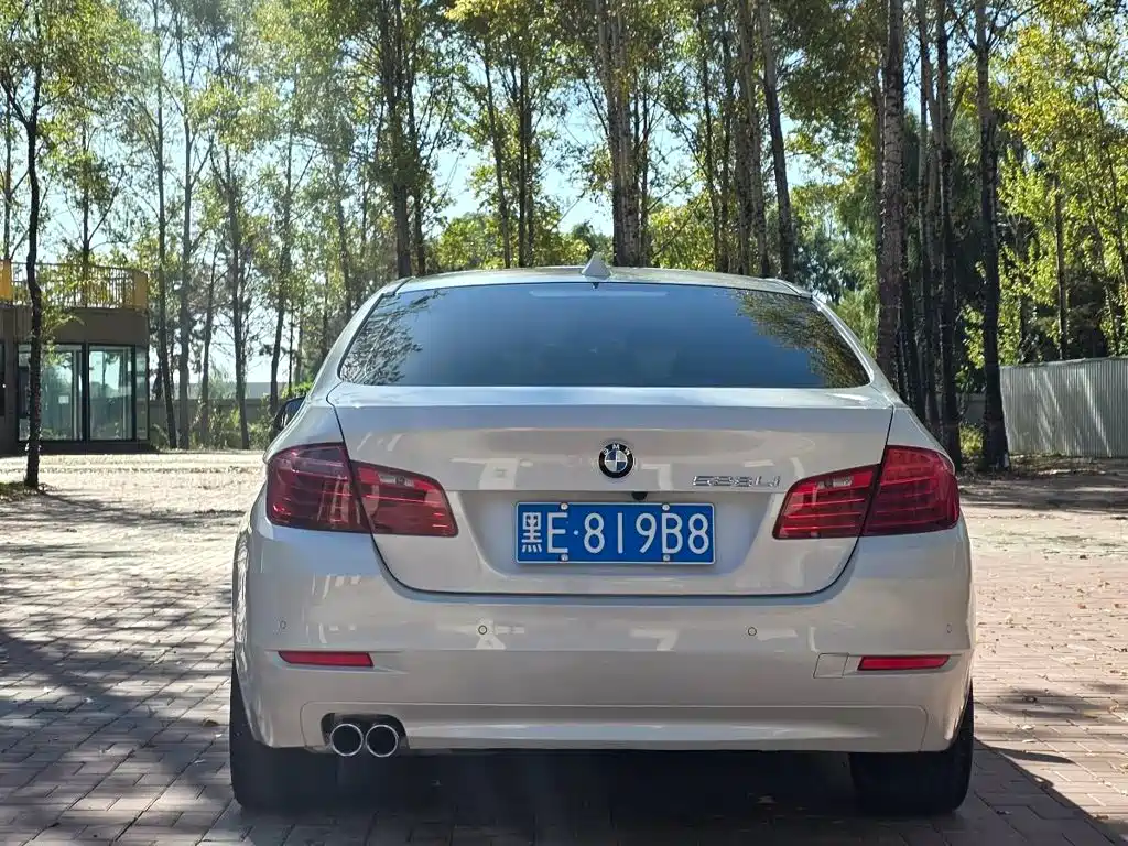BMW 5 Series — миниатюра 12
