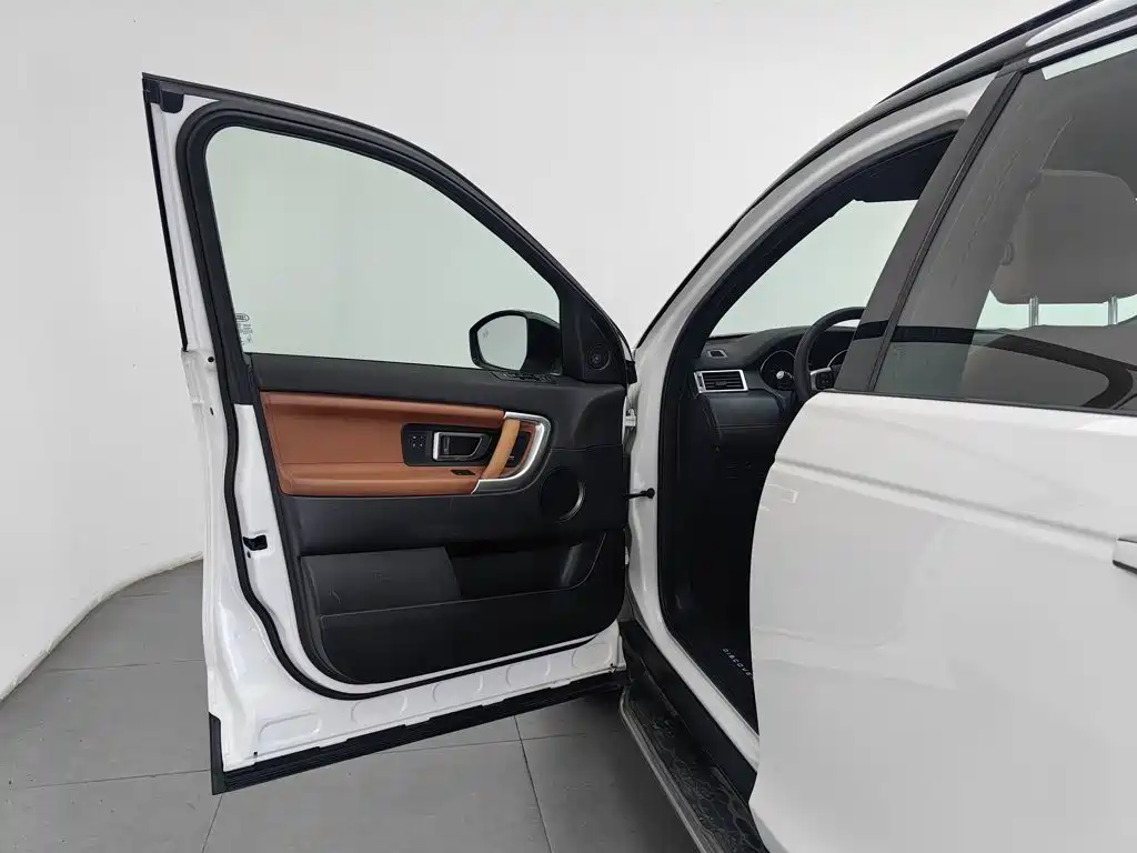 Land Rover Discovery Sport — миниатюра 8