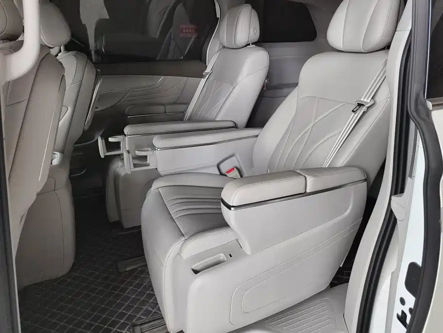 Roewe iMAX8 New Energy — миниатюра 11