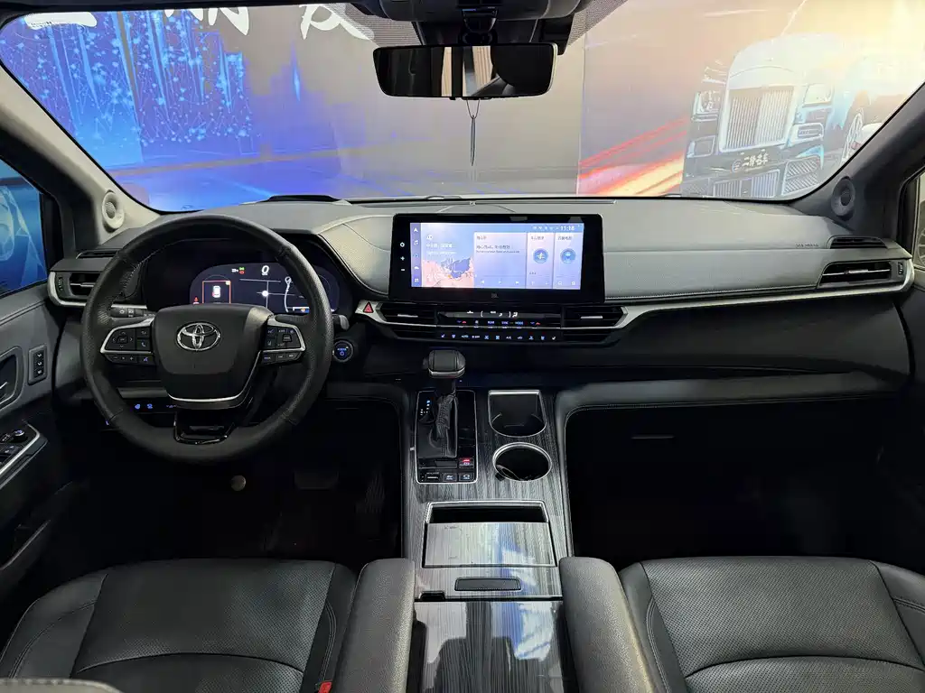 Toyota Sienna — миниатюра 7