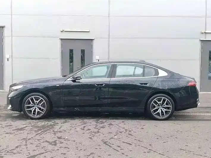 BMW i5 — миниатюра 2