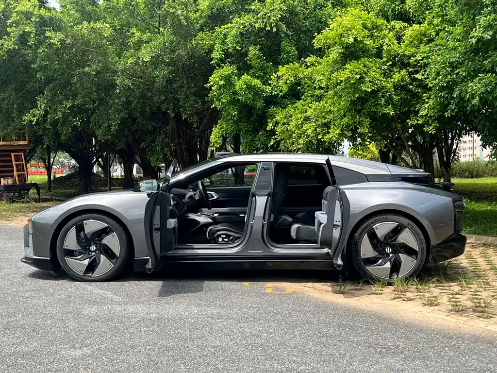 HiPhi HiPhi Z 2023 мест