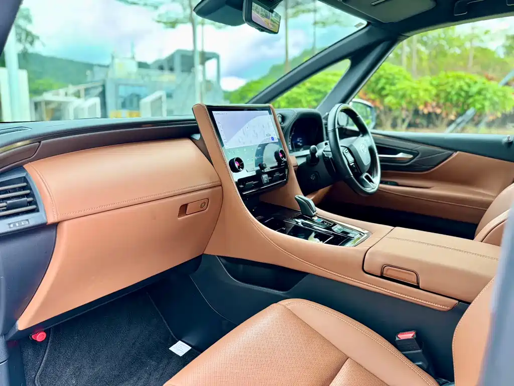 Toyota Vellfire 2023 2.5L HV Luxury