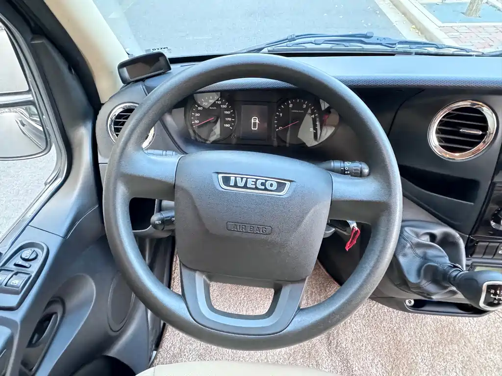 IVECO Ousheng — миниатюра 15