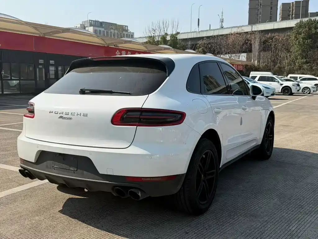 Porsche Macan — миниатюра 9