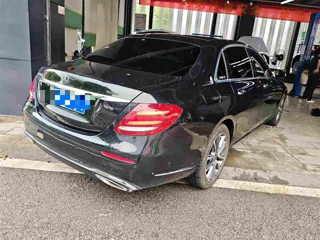 Mercedes-Benz E-Class — миниатюра 6
