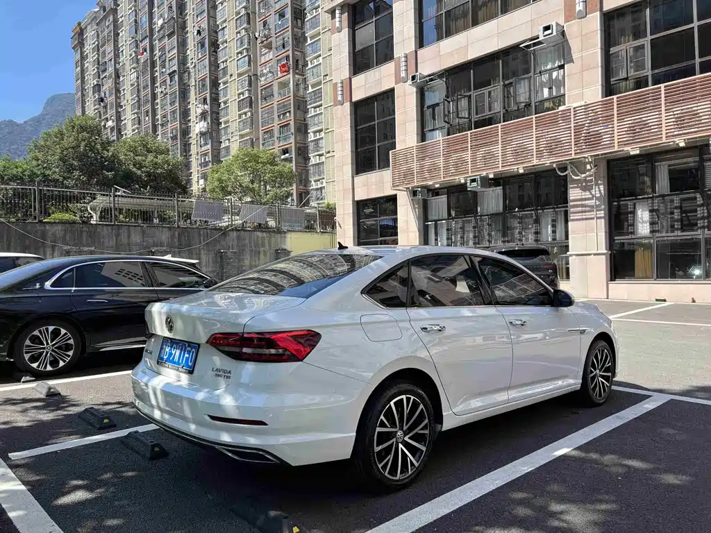 Volkswagen Lavida — миниатюра 4
