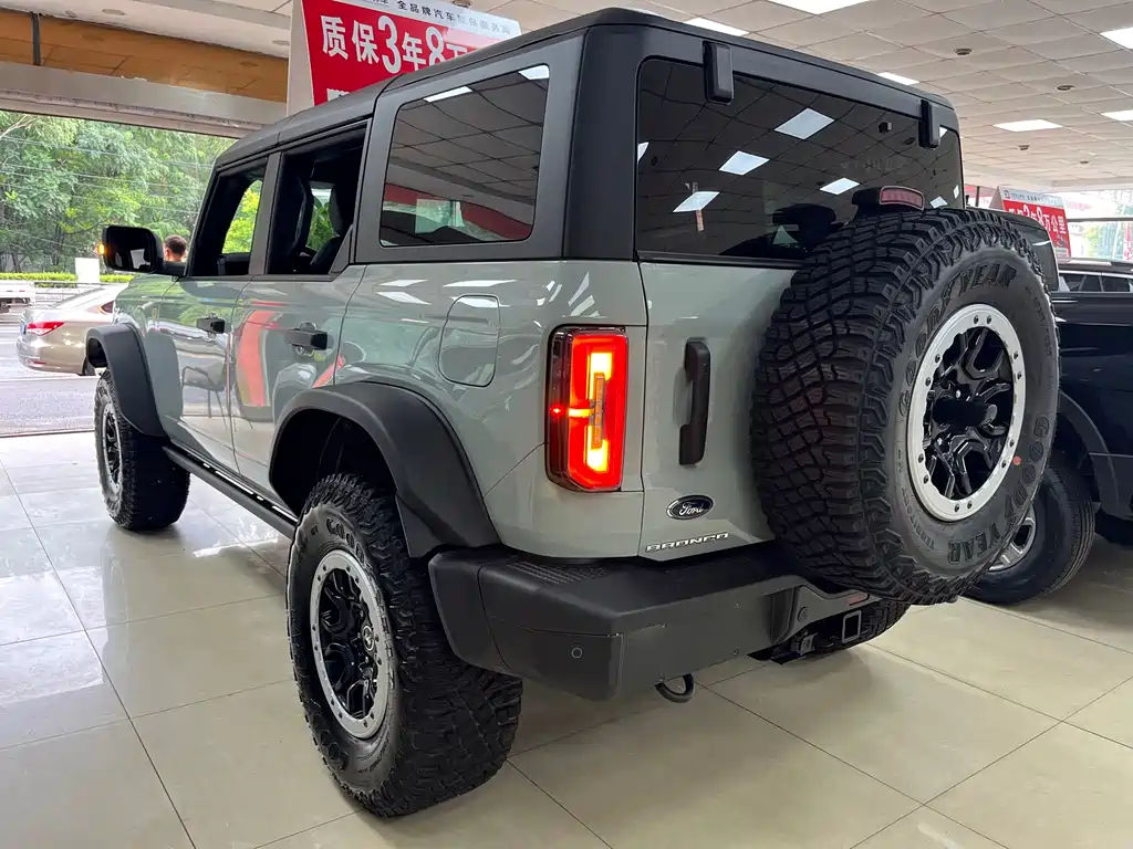 Ford Bronco — миниатюра 6