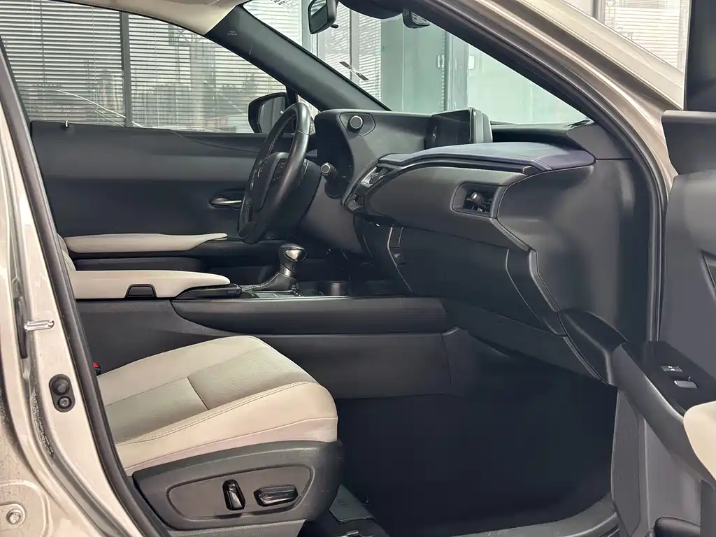 Lexus UX — миниатюра 7