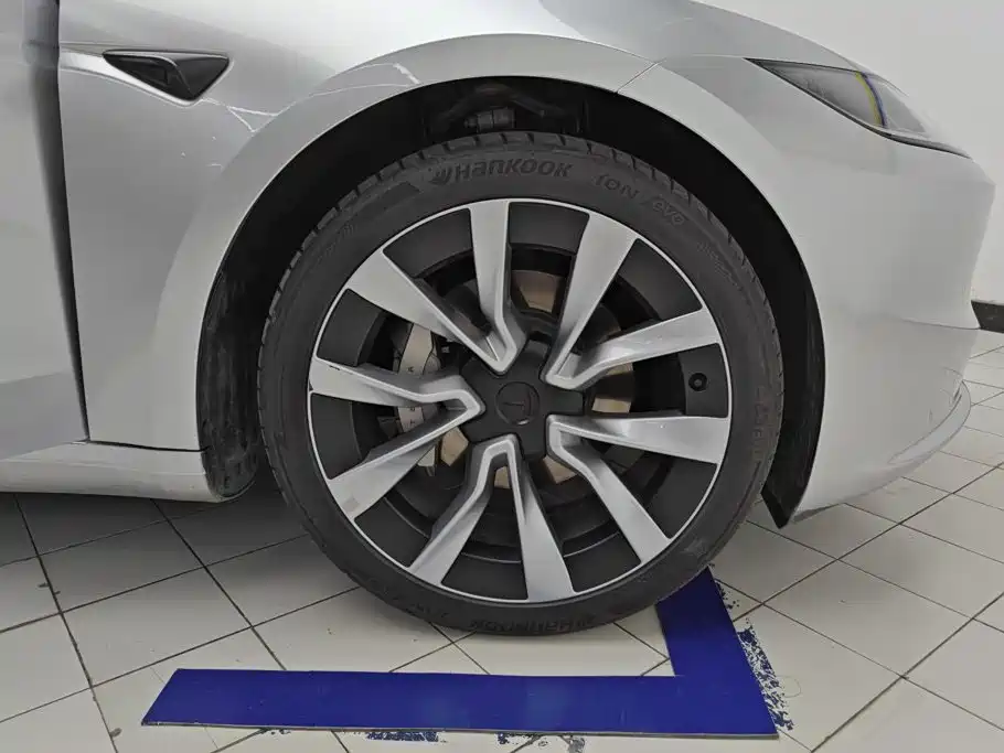Tesla Model 3 — миниатюра 6