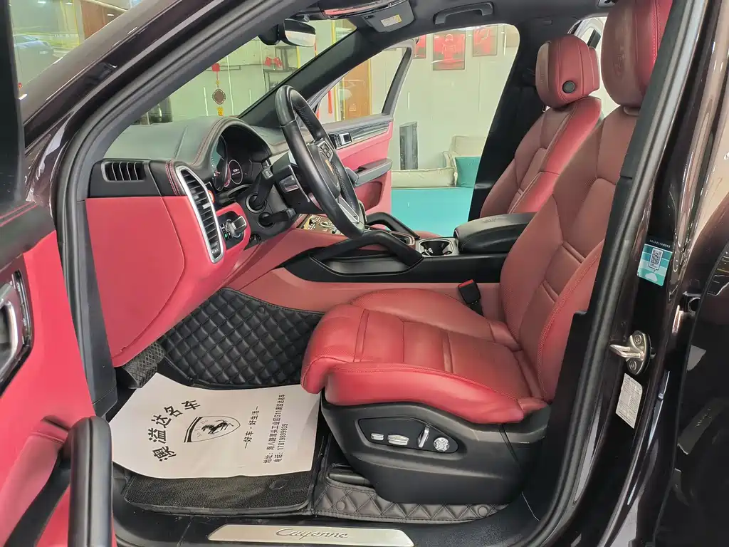 Porsche Cayenne — миниатюра 9