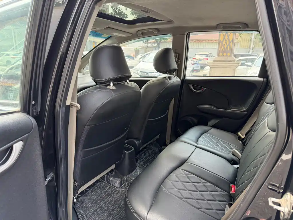 Honda Fit — миниатюра 10