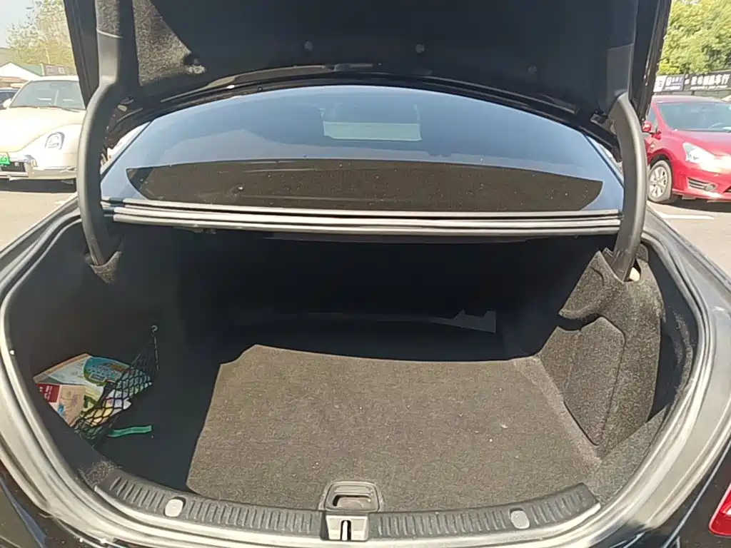 Mercedes-Benz E-Class — миниатюра 19