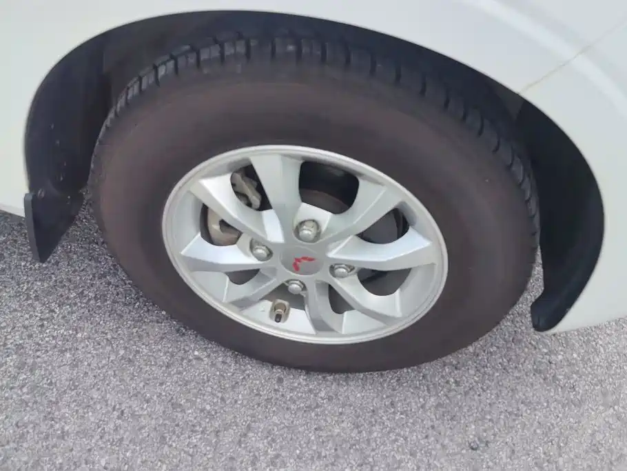 Wuling Hongguang V — миниатюра 6