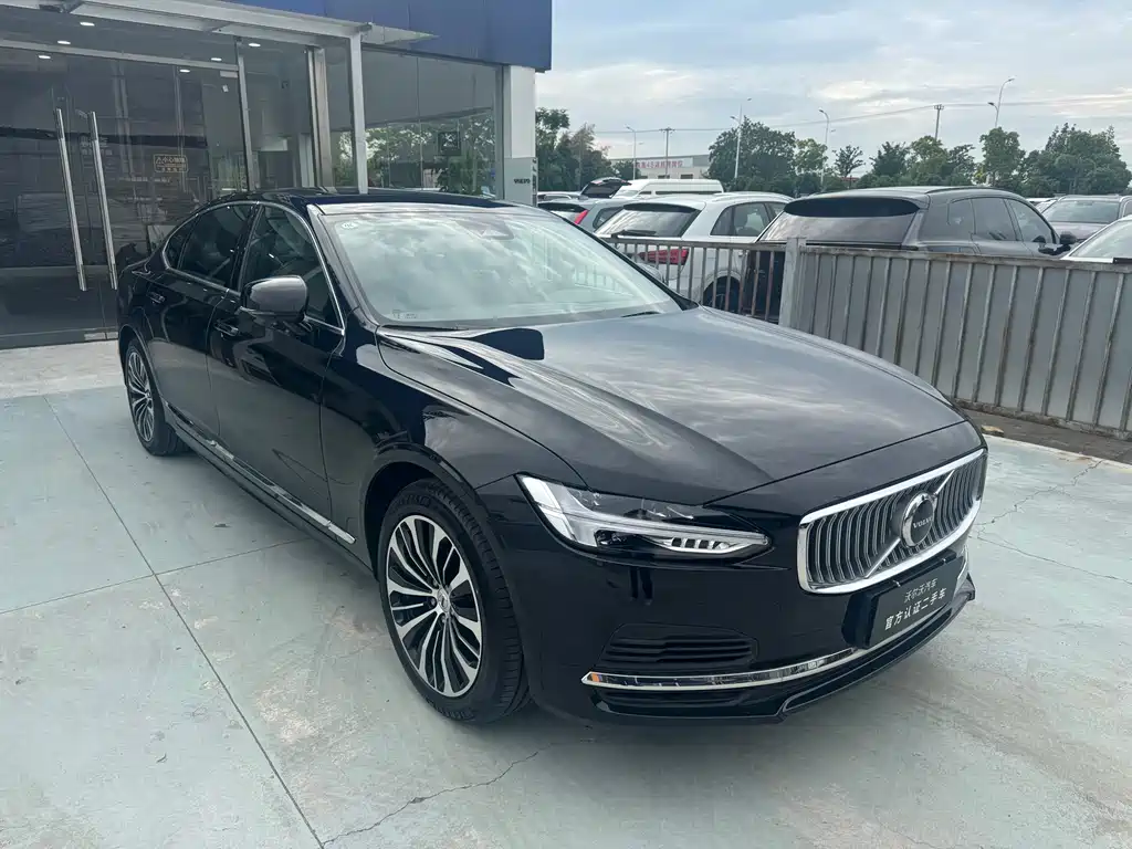 Volvo S90 2025 Luxury