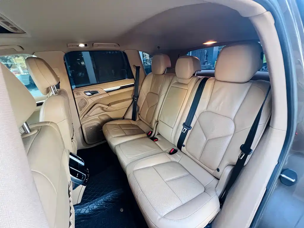 Porsche Cayenne — миниатюра 17