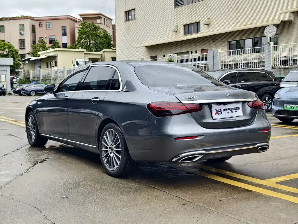 Mercedes-Benz E-Class — миниатюра 4
