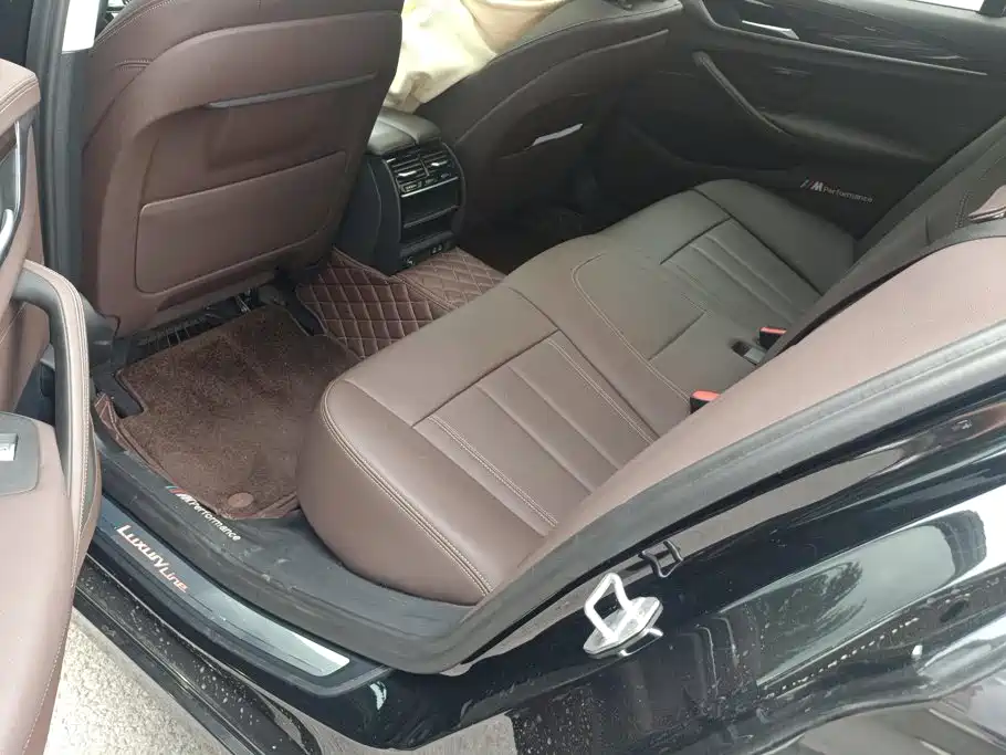 BMW 5 Series — миниатюра 11