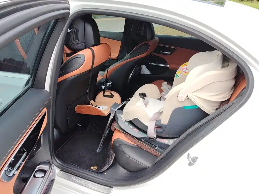 Mercedes-Benz C-Class — миниатюра 10
