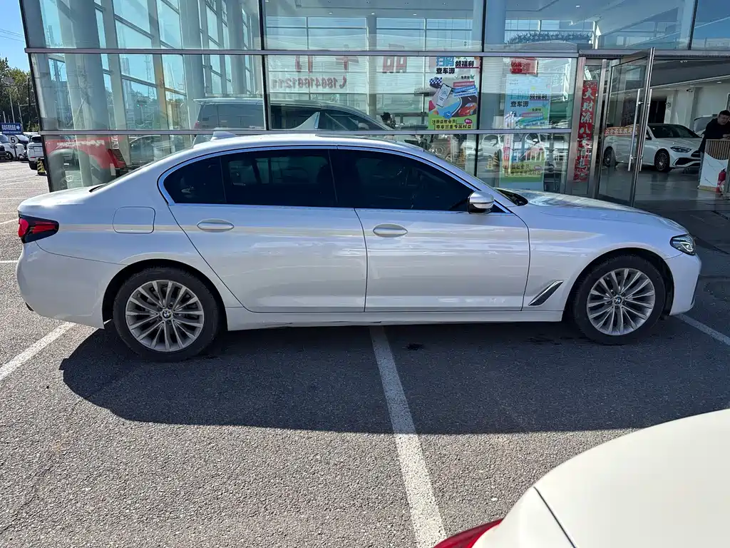 BMW 5 Series — миниатюра 3