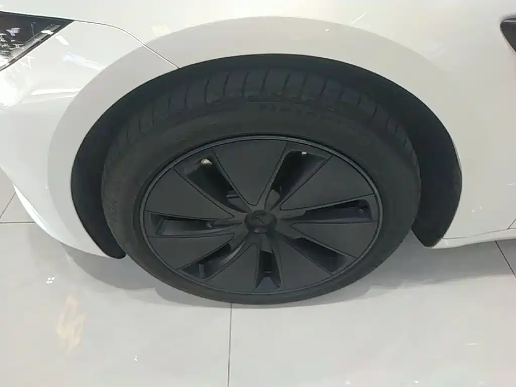 Tesla Model 3 — миниатюра 23