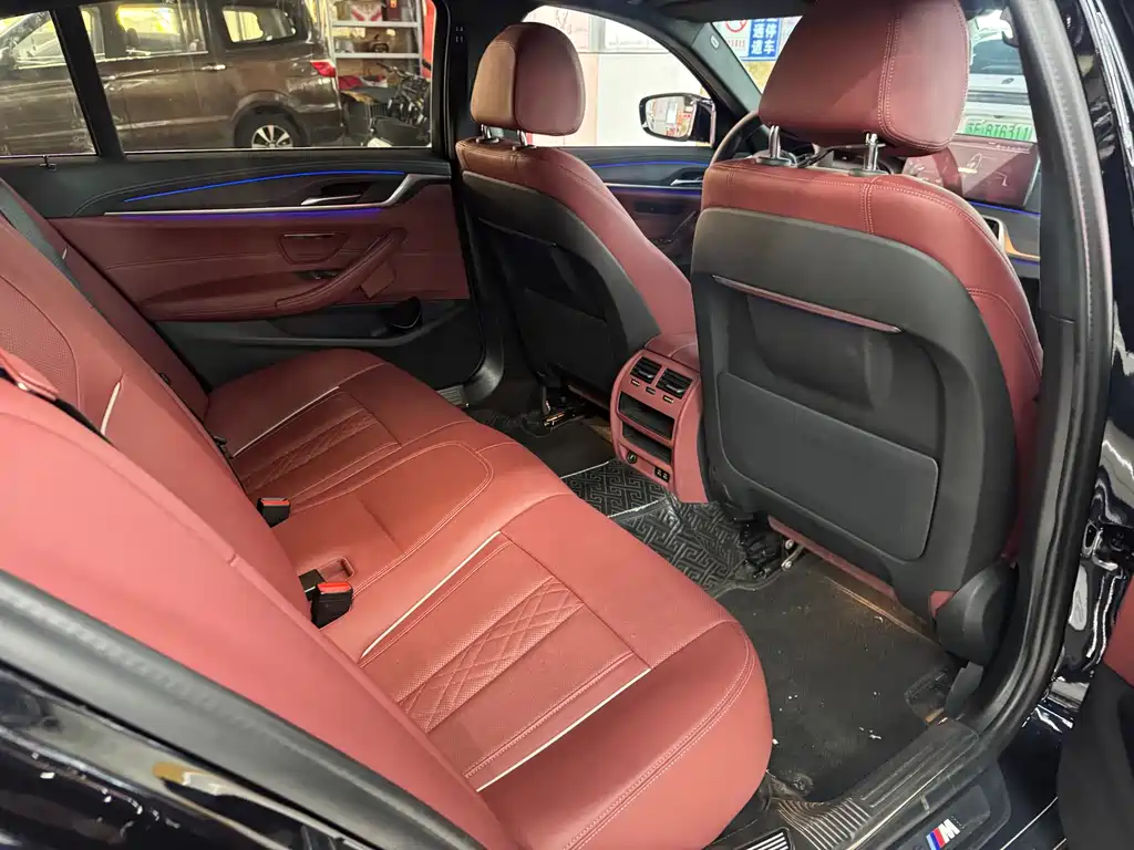 BMW 5 Series — миниатюра 7