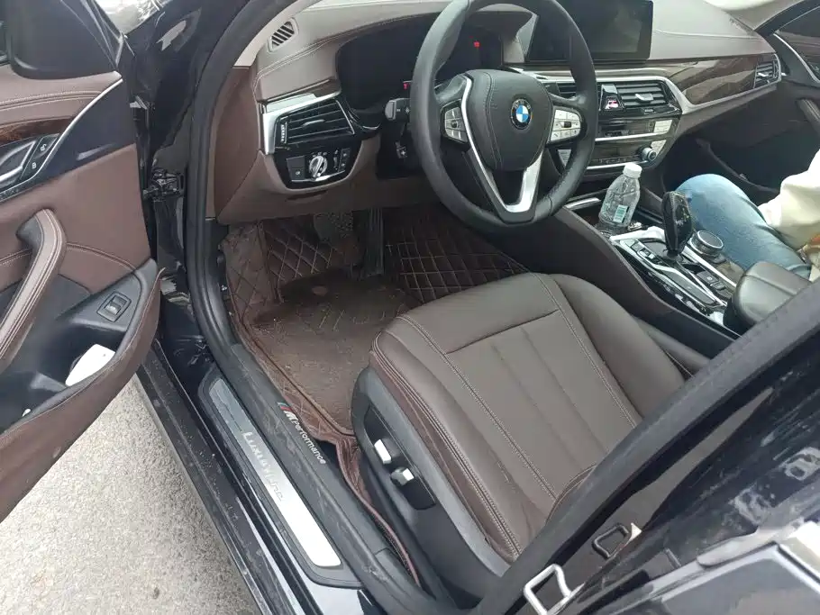BMW 5 Series — миниатюра 9