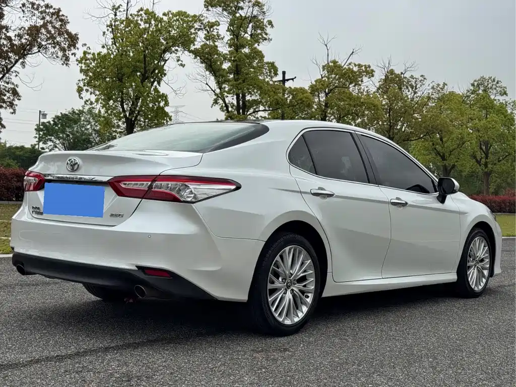 Toyota Camry — миниатюра 5