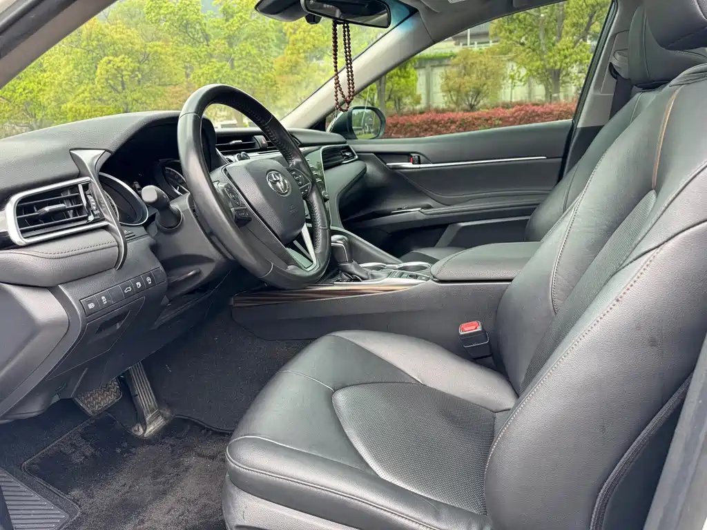 Toyota Camry — миниатюра 8