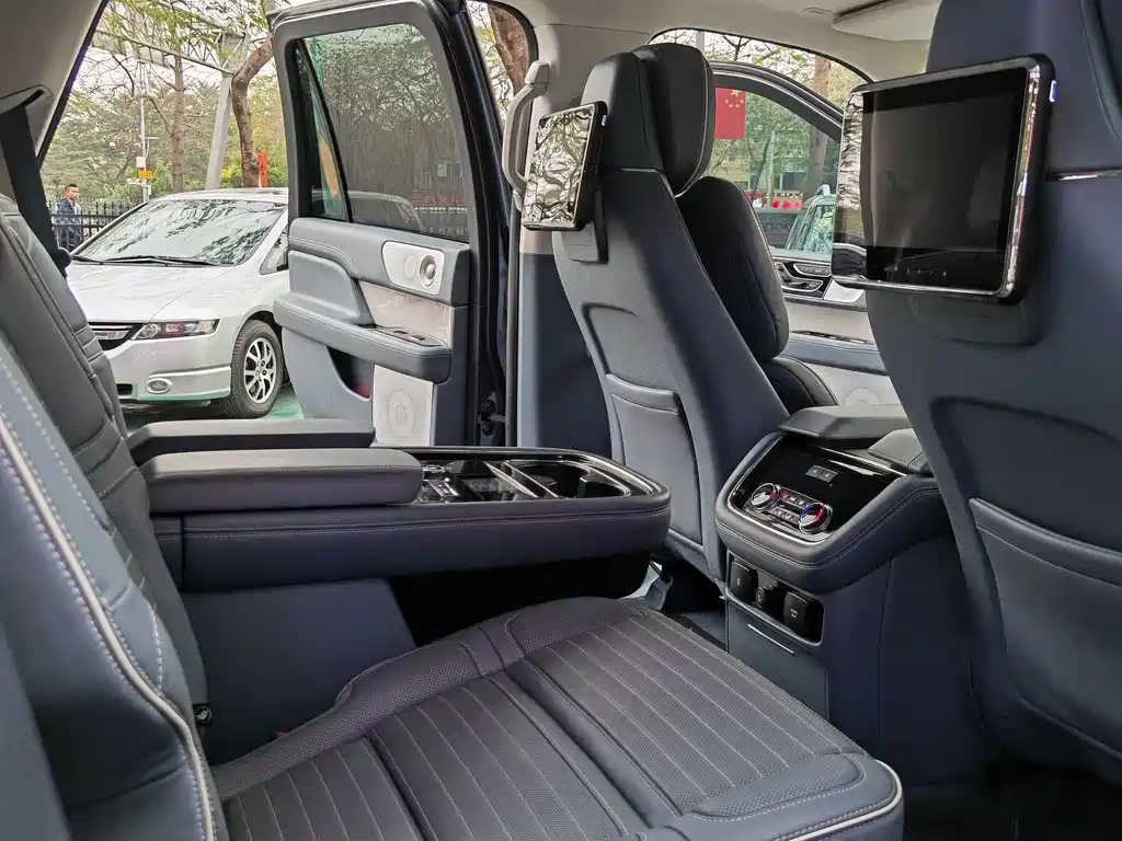Lincoln Navigator — миниатюра 16