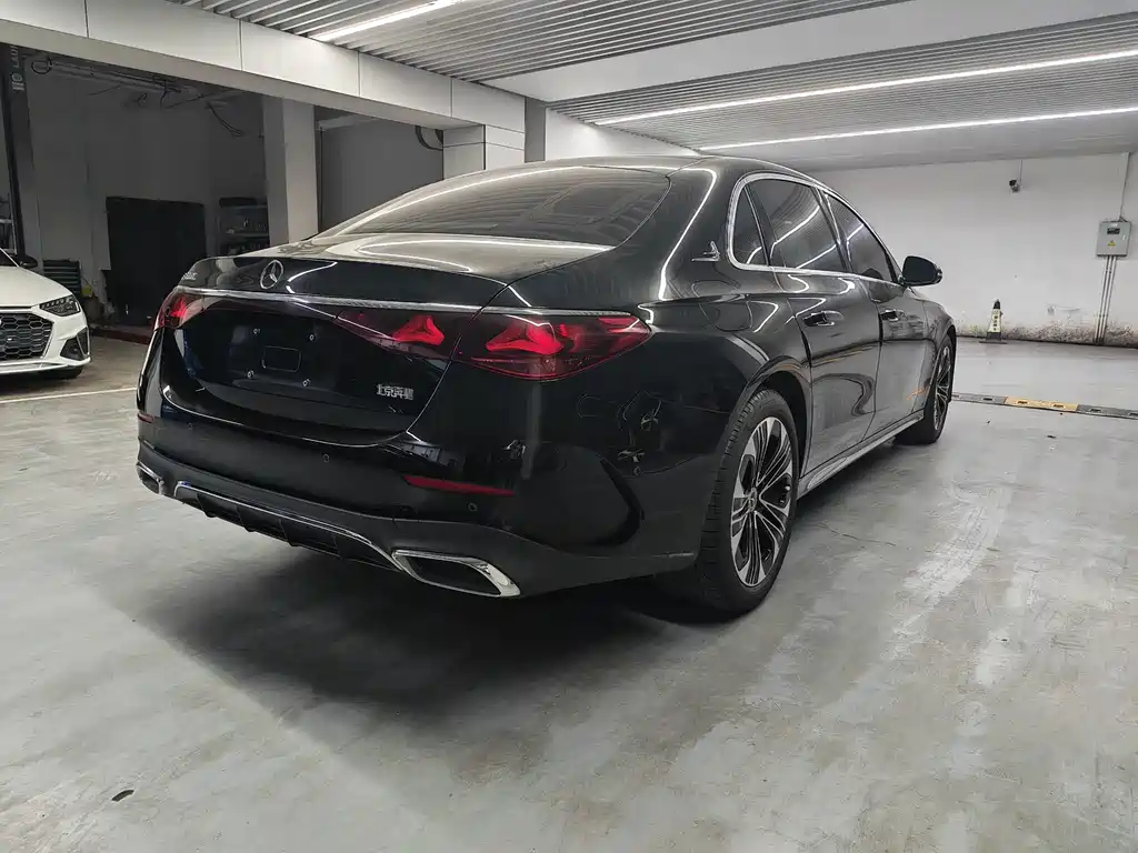 Mercedes-Benz E-Class — миниатюра 13