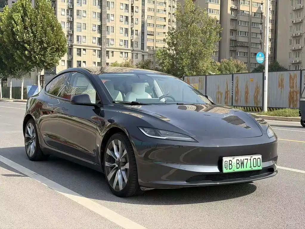 Tesla Model 3 — миниатюра 2