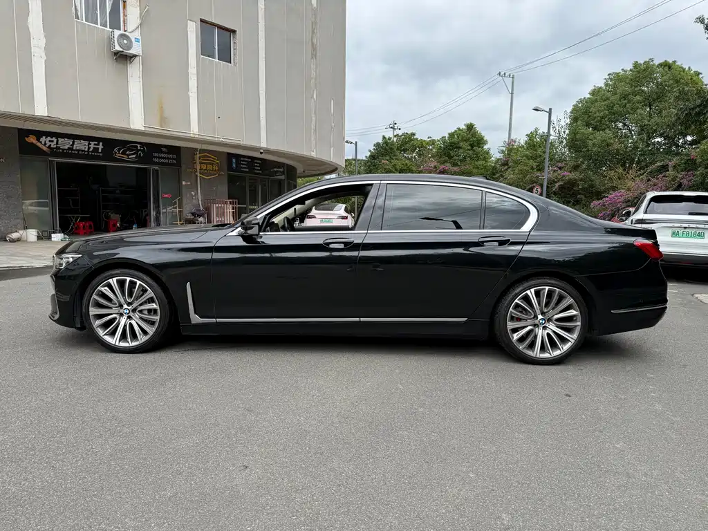 BMW 7 SERIES