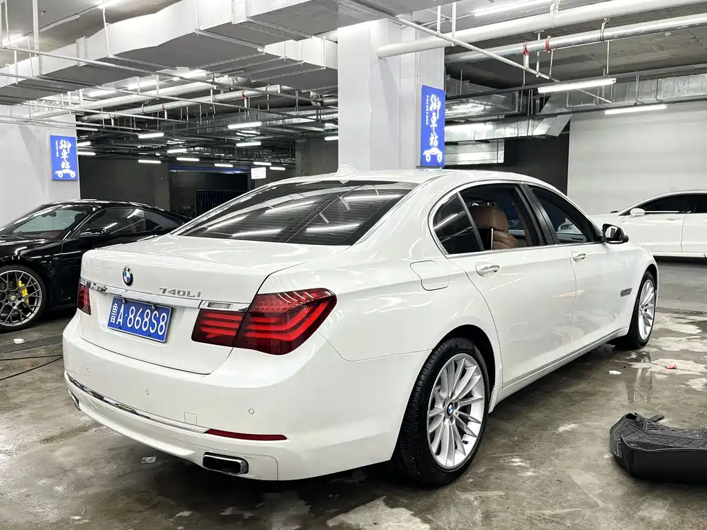 BMW 7 Series — миниатюра 6
