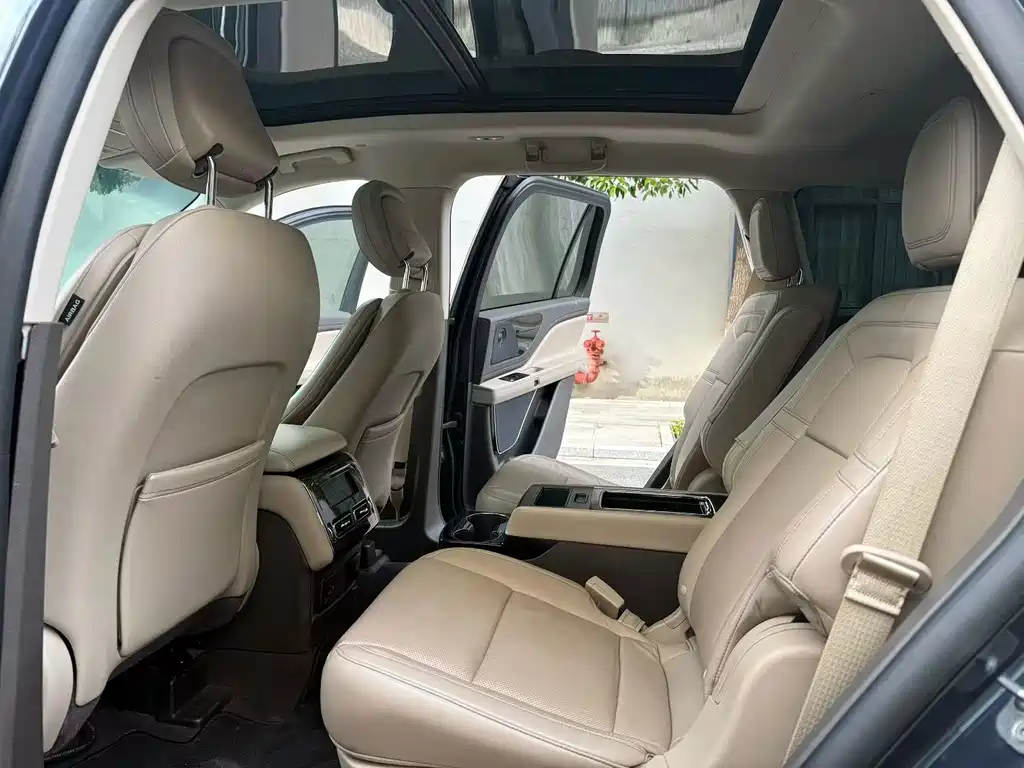 Lincoln Aviator — миниатюра 9